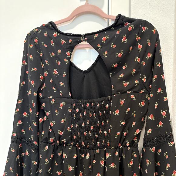 Disney Princess floral rosebud bell sleeve cutout romper medium - Picture 4 of 5